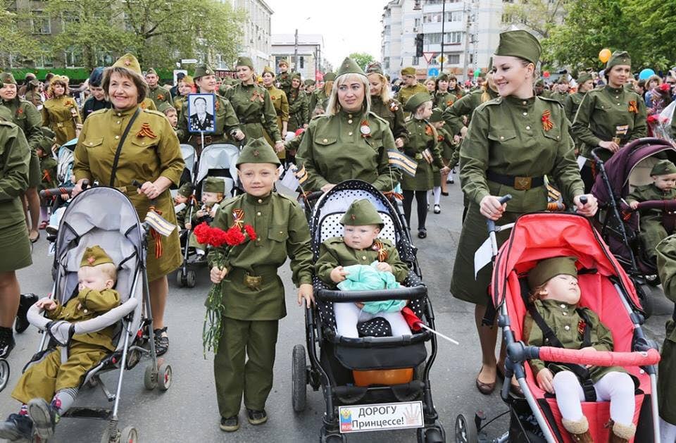 Путинистов не надо бомбить. Они разбомбят себя сами