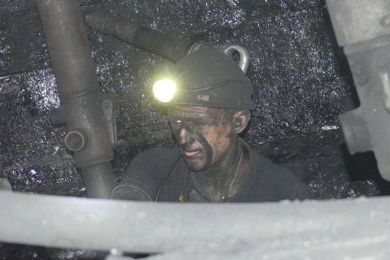 Пожар и взрыв на шахте в Донецке: спустя четыре дня спасатели нашли трех горняков