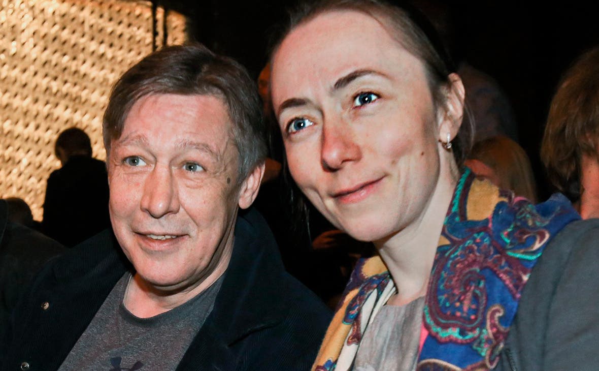 Жена Ефремова решила развестись с ним после 20 лет брака