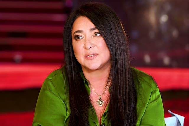 «Держат за идиотов»: Лолиту «кинула» болгарская страховая после потопа в квартире