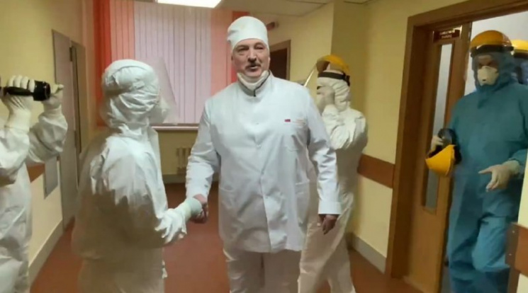 Какое совпадение! Коронавирусный "больной", с которым общался Лукашенко, очень похож на главврача могилевской онкологии