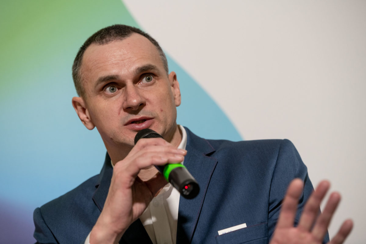 Сенцов считает свое освобождение подарком Зеленскому от Путина