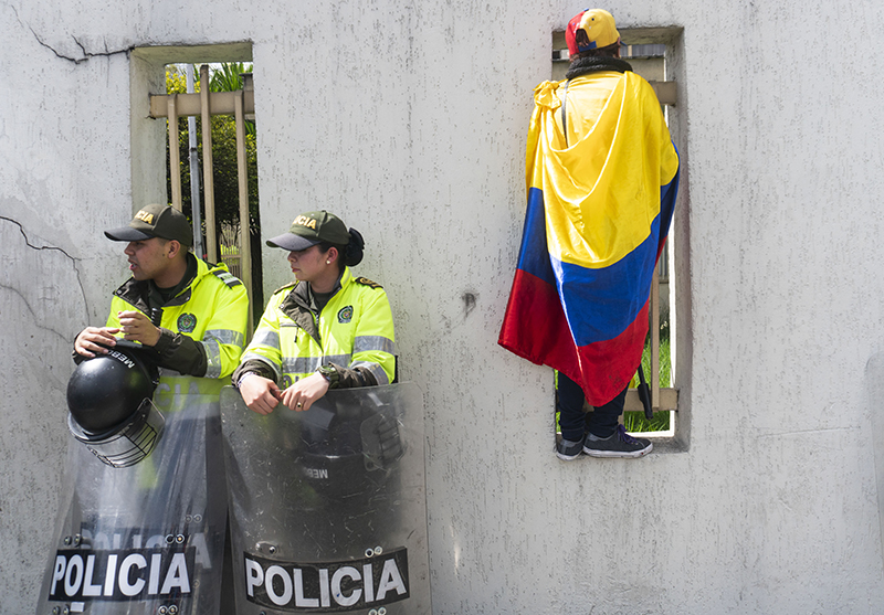 Колумбия поймала двух дипломатов РФ на шпионаже: россиян выдворили из страны. Фото
