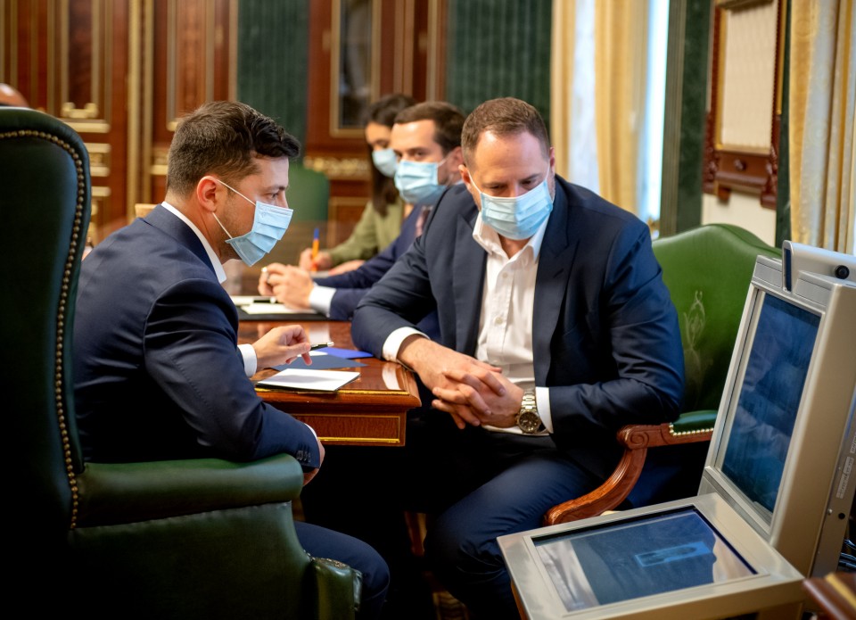 Все ждут когда посадят