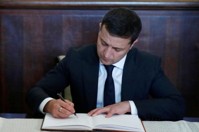 Указом об отстранении, подсунутым угодливым окружением и подписанным по недомыслию, Зеленский серьезно приблизил досрочные парламентские выборы