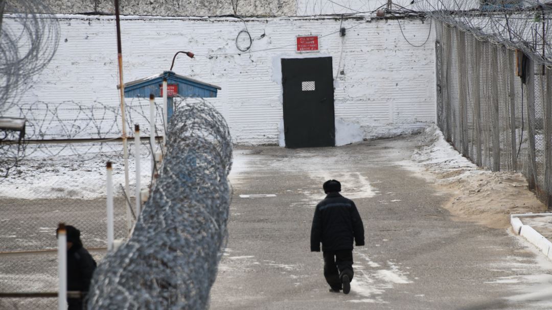 В России бывшего начальника колонии "Белый лебедь" нашли с простреленной головой