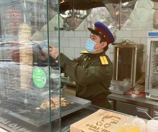 Stalin Doner в Москве проработал лишь один день. Каковы перспективы скандальной шаурмичной?