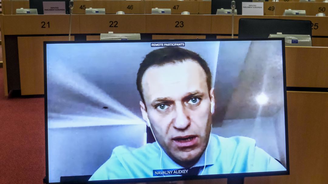 Обидно, прямо до "Новичка". Чем Навальный так насолил Кремлю и лично Путину