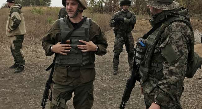 Стрелков разнес "литературного боевика" Прилепина: "Все его боевые действия шли по донецким ресторанам"