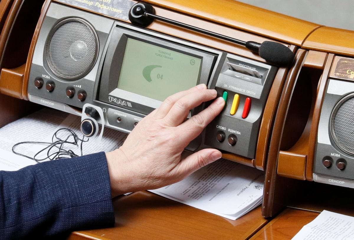 Рада приняла законопроект Зеленского о референдуме