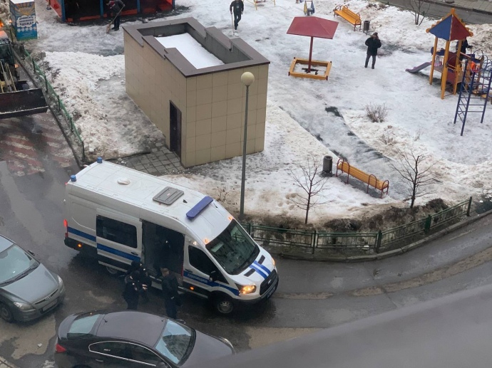 Российские силовики пришли с обысками в квартиру Навального и его жены