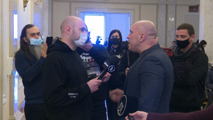 Кива обматерил журналиста, корреспондент заявил, что у парламентария «явные нарушения»