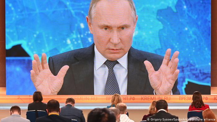 Путин повышает ставки, используя Навального, и готовит обострение на Донбассе