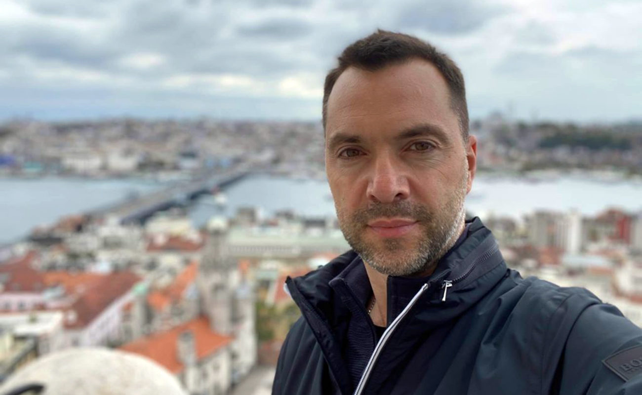 Мы не будем бомбить Донбасс, как они делали с Чечней, снося там все под ноль - Арестович