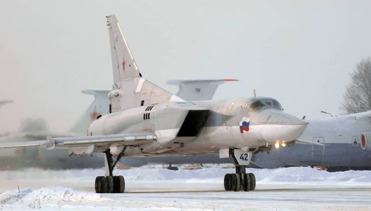 ❗️ В России у бомбардировщика ошибочно сработала катапульта. Погибли трое летчиков