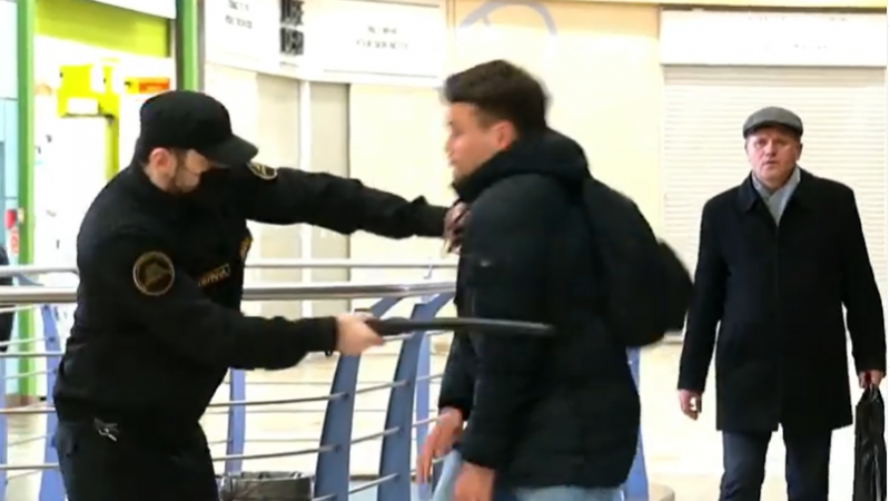 ✅ Нужен не локдаун, а палка: сети впечатлило видео жесткого пранка с людьми без масок