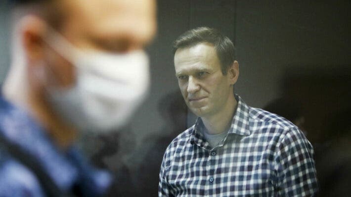 Навальный: «Песня Bad Guy — саундтрек моего срока», "Жду выговора с формулировкой "широко улыбался, хотя по распорядку дня было время страдать"
