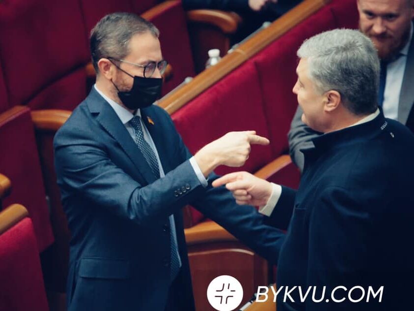 ✔️ "Жму руку, обнимаю!" – "Лучше пожимать руки, чем заглядывать в глаза Путину!" В Раде Порошенко поспорил со Швецом и Бужанским (Видео)