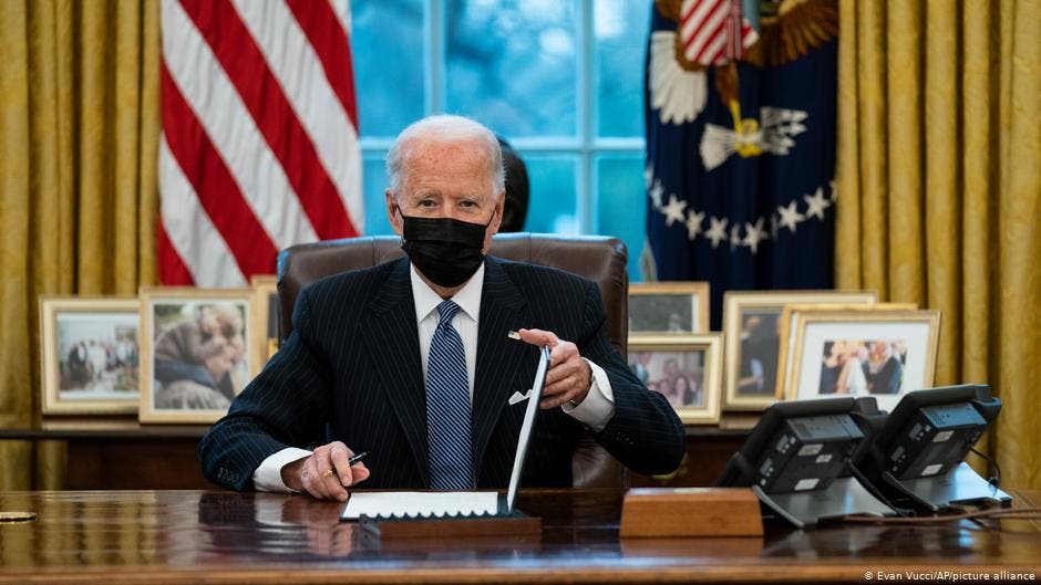 Байден ввел санкции против России и выслал 10 дипломатов