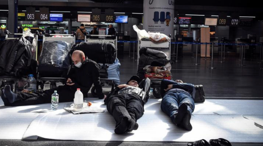 Кремль закрывает Россию в преддверии войны, выселяя всех трудовых мигрантов