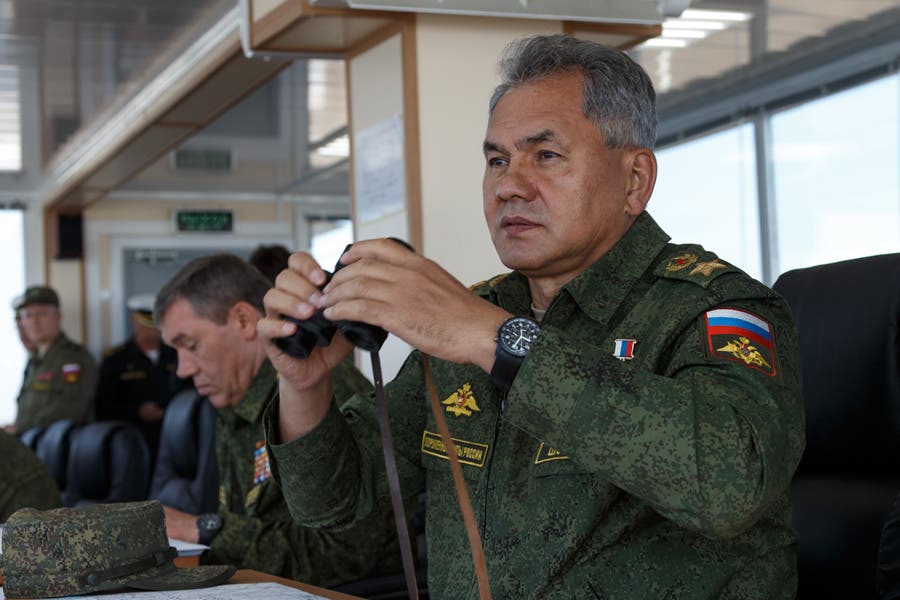 Шойгу объявил об отводе войск от границы с Украиной - Зеленский отреагировал