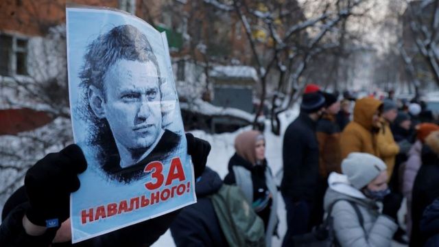 "Буду лежать на шконке и представлять, как иду с вами". Навальный поблагодарил участников акций в его поддержку