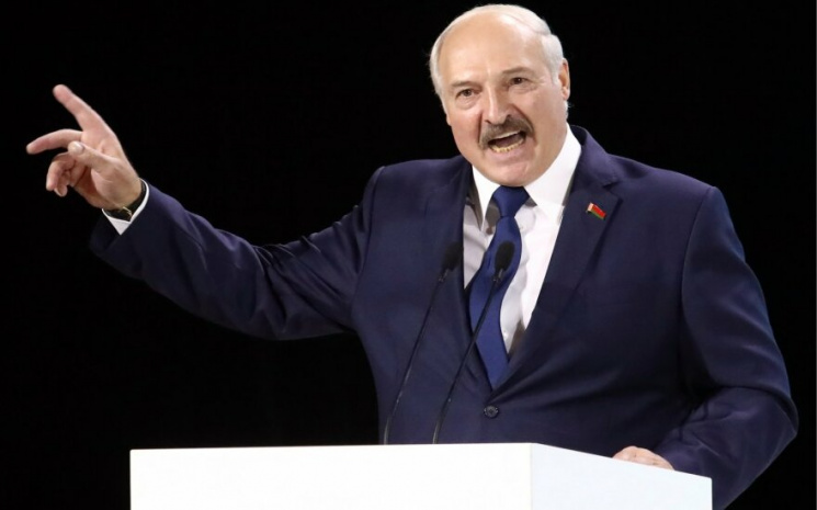 "Пуля рядом с головой, цианид, взрыв, военный переворот". Пять самых громких "покушений" на Лукашенко