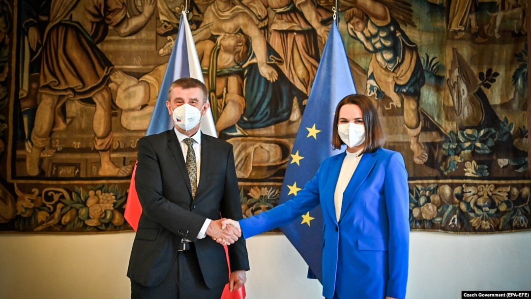 Земан предложил Тихановской открыть офис белорусской оппозиции в Праге