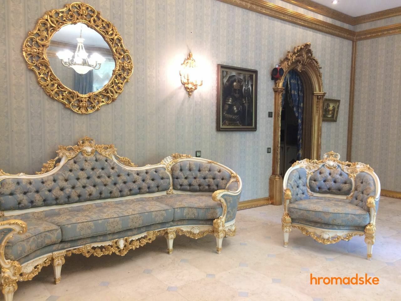 "Только жлобские кресла не снимайте". Журналисты сделали репортаж о выселении из госдач в Конча-Заспе. Видео