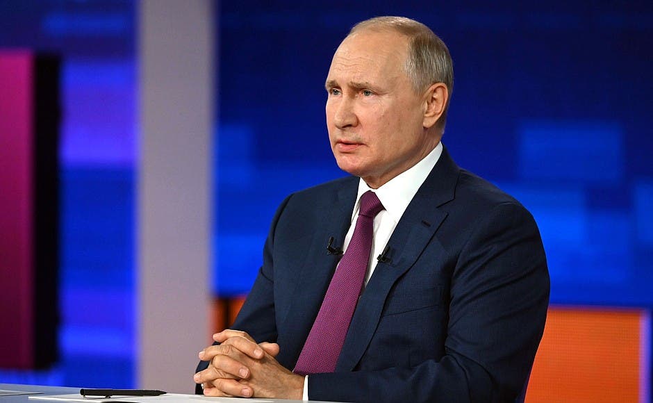 Во время прямой линии Путин несколько раз здоровался с телевизором ... (Видео)