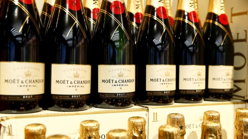 Moet Hennessy все-таки переименует свое шампанское в "игристое вино" ради продолжения поставок в РФ