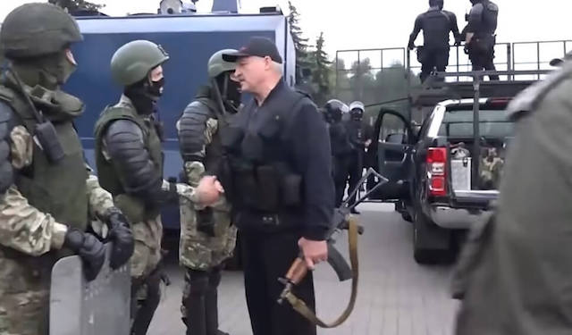 Адрес на заборе