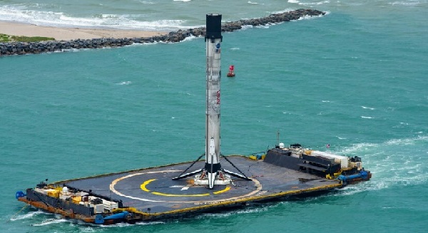 Илон Маск показал посадку ракеты Falcon-9. ВИДЕО