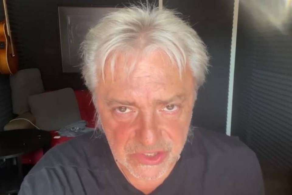 «Смотрите, кто заговорил!» Кинчев записал слезное обращение к властям после скандала с подпольным концертом «Алисы»