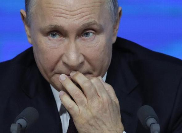 Путин на сегодняшний день тяжело больной и психически нестабильный человек, но это только усугубляет ситуацию и создаёт перспективу, когда он может толкнуть страну в пропасть