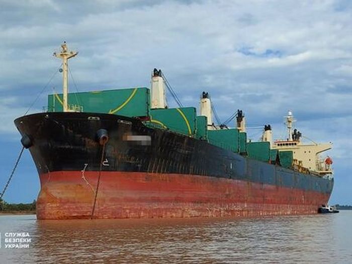Требовал деньги и угрожал выбросить оружие за борт. В СБУ рассказали подробности о первом в истории Украины подозреваемом в пиратстве