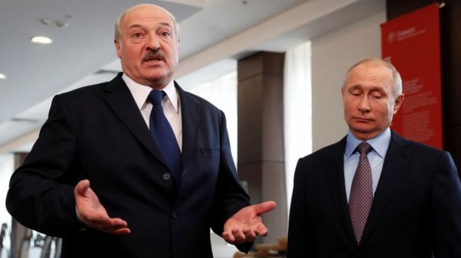 Человек, сидящий на штыках. Почему заявления Лукашенко взбесили Кремль