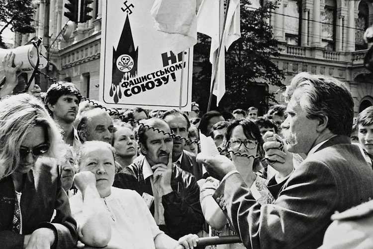Москва в 1991 году была в разы демократичнее Киева. Но дальше у Украины было все больше поводов говорить: какое счастье, что мы от них отделились