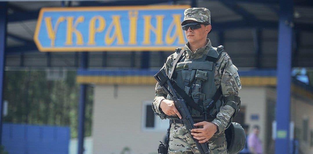 Монастырский: Зеленский поставил задачу в течение следующего года закрыть участок границы с РФ