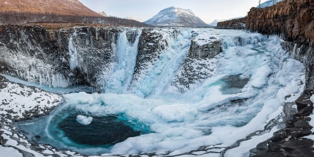 Вода падает – раз! Вода падает – два?