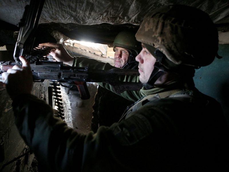 ВСУ следует открывать огонь на упреждение, по-другому воевать на Донбассе нельзя, – военный эксперт