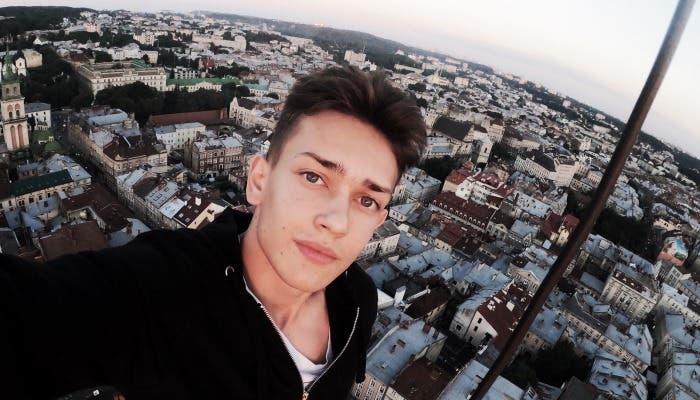 Сын «слуги народа» Аристова похвастался новым роскошным автомобилем