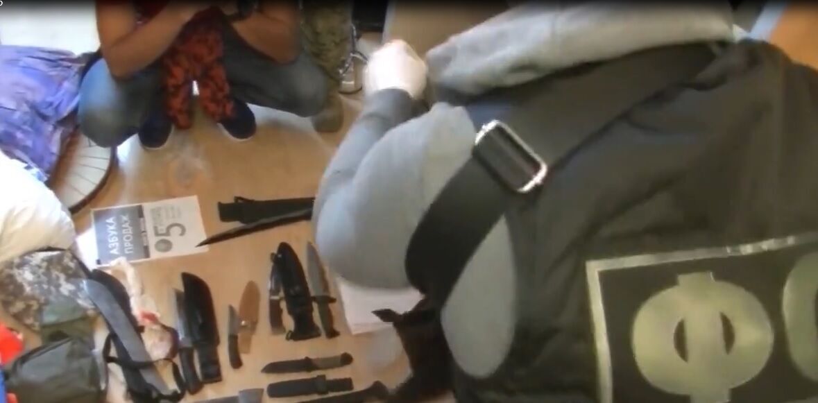 ФСБ России заявила о задержании пятерых "неонацистов" с портретами Бандеры