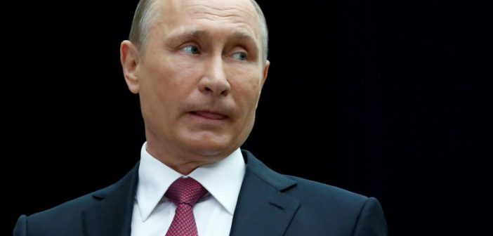 Отлежаться под звуки дубинок. Зачем Путин слег на ковидную “изоляцию”