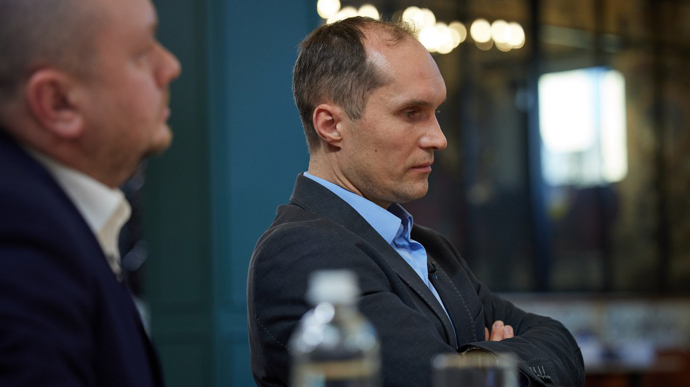 Зеленский - человек без морали и совести! Надо было встать и дать ему по морде (Видео)