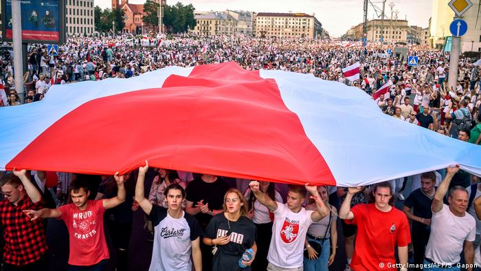 С гопником начали говорить на его языке