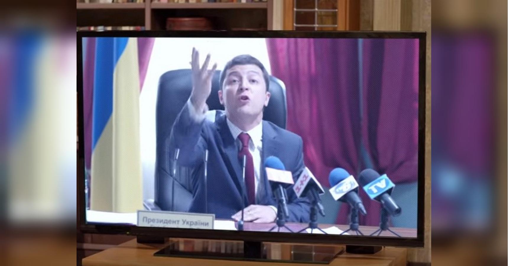 Телевизор его привёл к власти, телевизор его и похоронит.