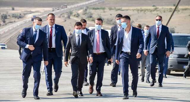 У Зеленского свыше 70 работников УГО в первом круге "лички". Это запуганный человек с комплексом Наполеона