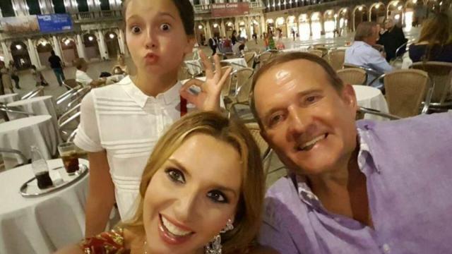 Медведчук говорит о внешнем управлении и отправляет дочь учиться на загнивающий Запад. Это все ради нас, ведь врага нужно знать в лицо ...