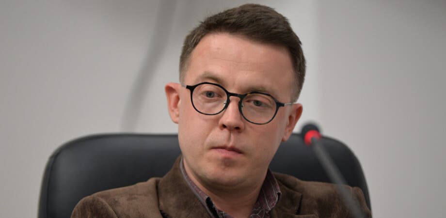 С "4 канала", который подарили нардепу от "Слуги народа", уволили ведущего Дроздова. Он заявил, что журналистам советовали забыть фамилию Ермака
